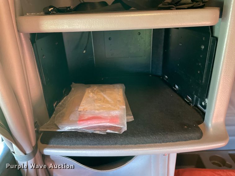 image for item OG9908 2012 Peterbilt  386 semi truck