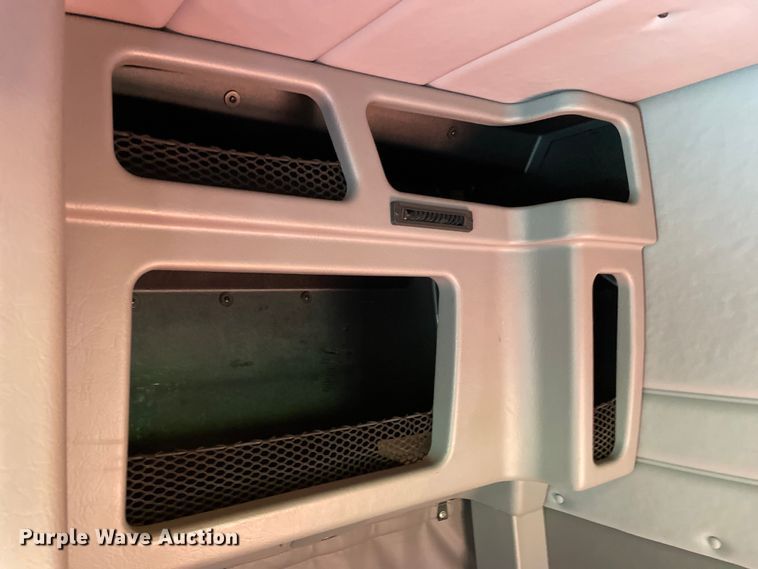 image for item OG9908 2012 Peterbilt  386 semi truck