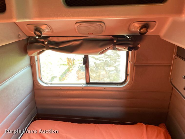 image for item OG9908 2012 Peterbilt  386 semi truck