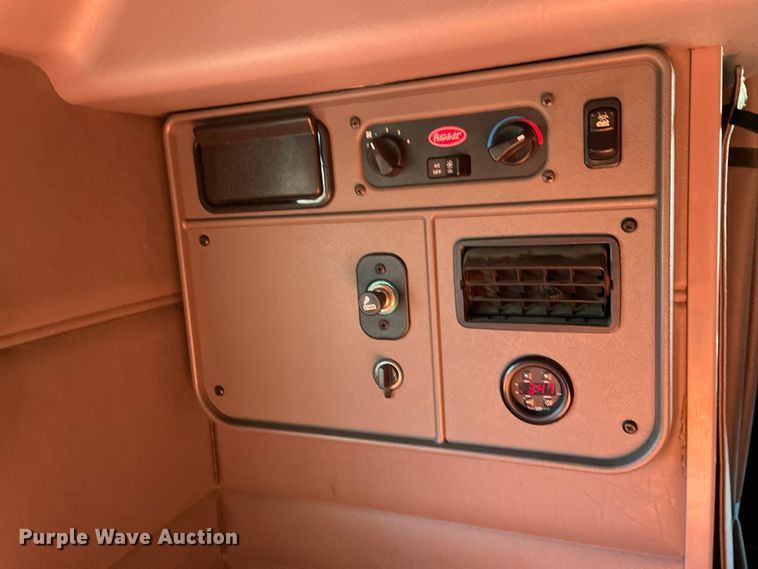 image for item OG9908 2012 Peterbilt  386 semi truck