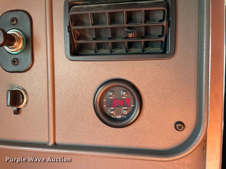 image for item OG9908 2012 Peterbilt  386 semi truck