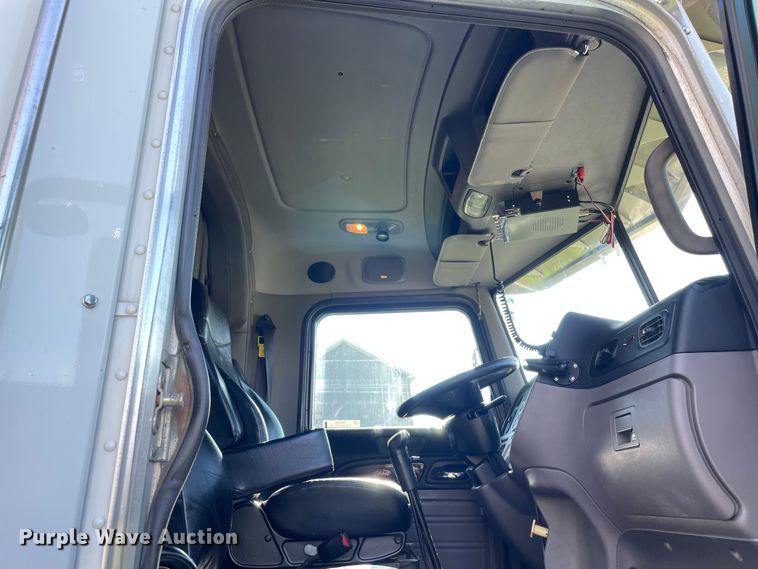 image for item OG9908 2012 Peterbilt  386 semi truck