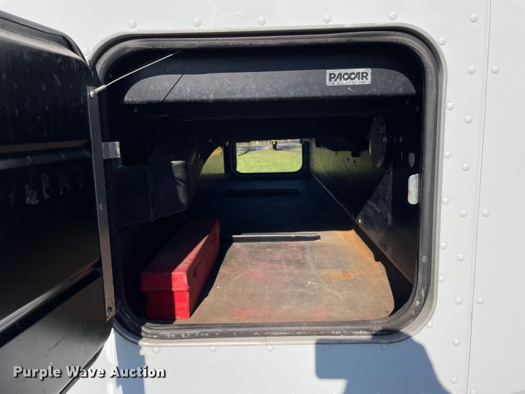 image for item OG9908 2012 Peterbilt  386 semi truck