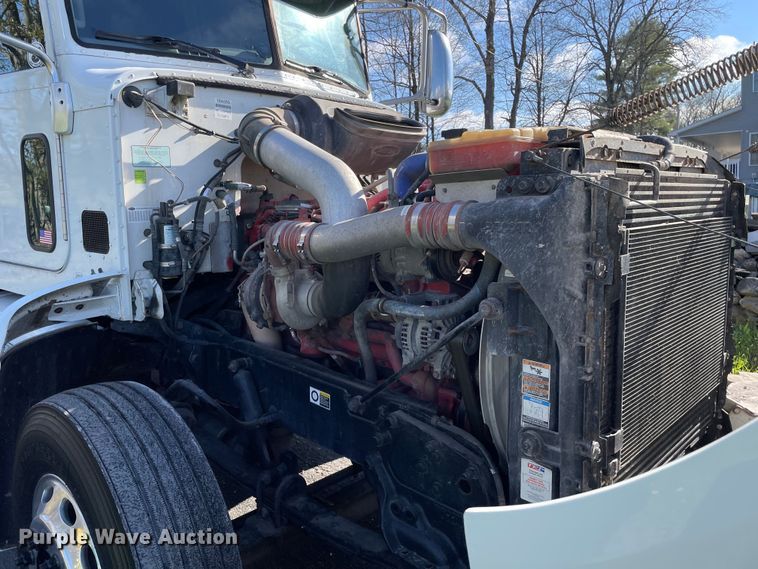 image for item OG9908 2012 Peterbilt  386 semi truck