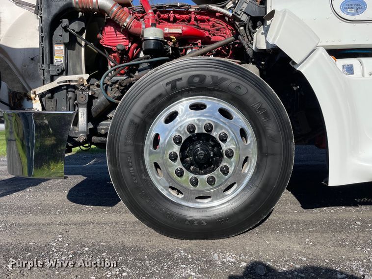 image for item OG9908 2012 Peterbilt  386 semi truck