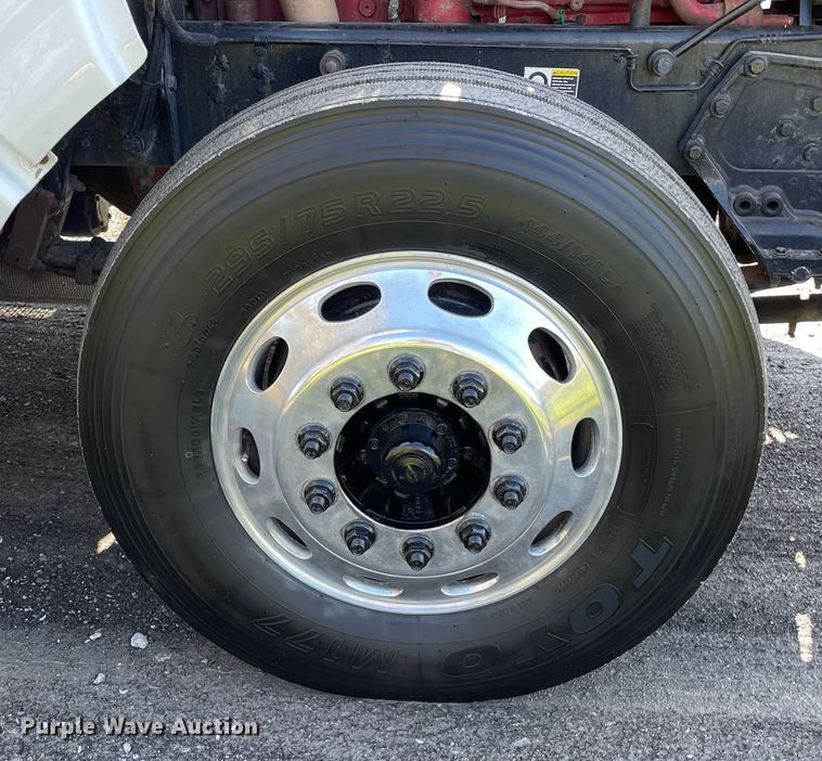 image for item OG9908 2012 Peterbilt  386 semi truck