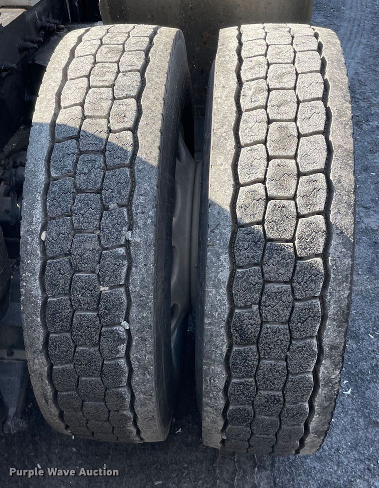 image for item OG9908 2012 Peterbilt  386 semi truck