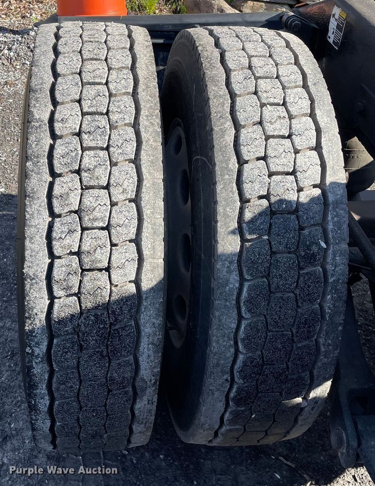 image for item OG9908 2012 Peterbilt  386 semi truck