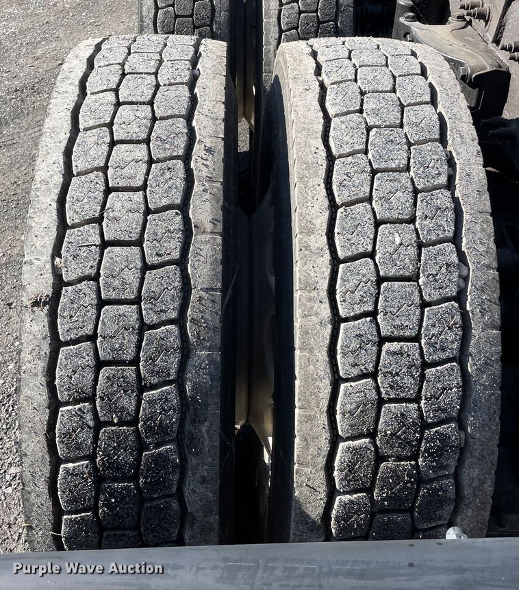 image for item OG9908 2012 Peterbilt  386 semi truck