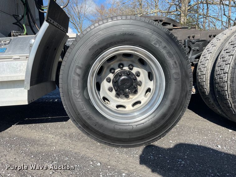 image for item OG9908 2012 Peterbilt  386 semi truck