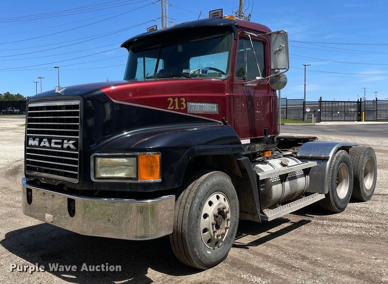 image for item OG9918 1998 Mack  CH613 semi truck