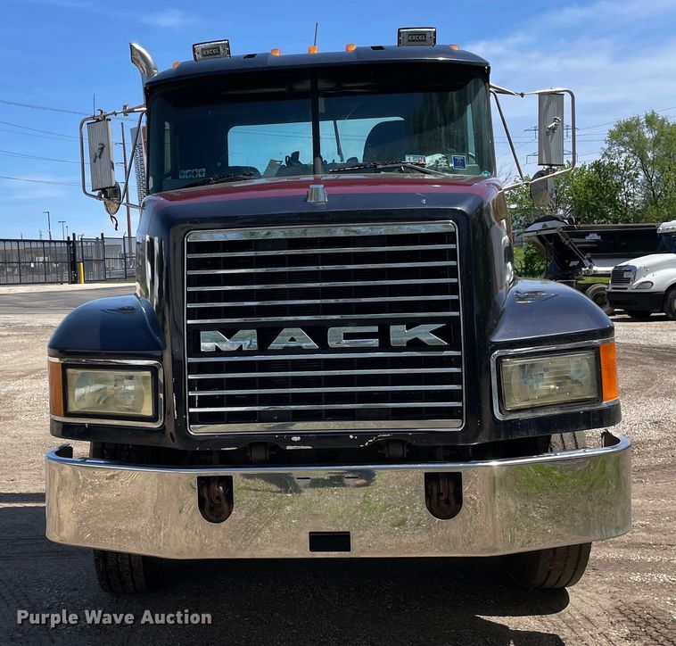 image for item OG9918 1998 Mack  CH613 semi truck