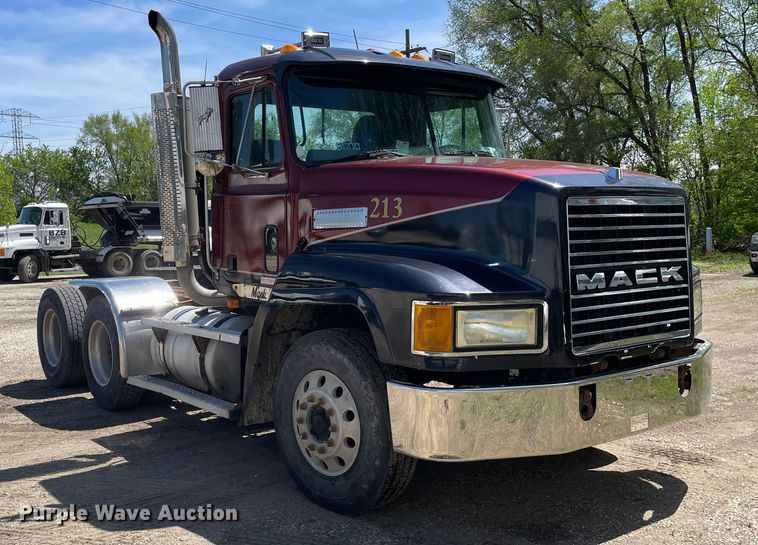 image for item OG9918 1998 Mack  CH613 semi truck