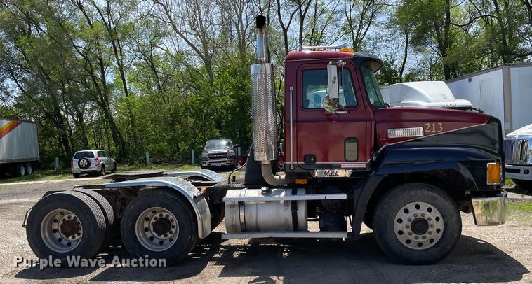 image for item OG9918 1998 Mack  CH613 semi truck
