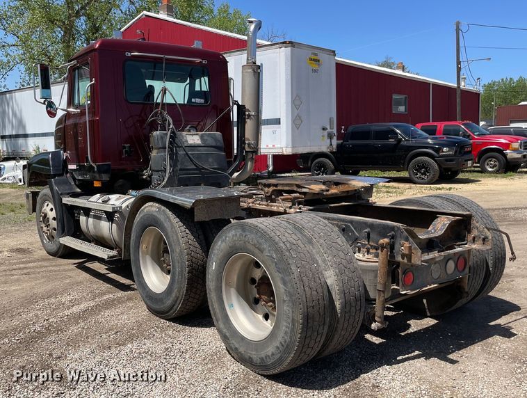 image for item OG9918 1998 Mack  CH613 semi truck