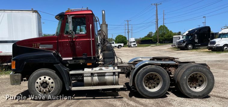 image for item OG9918 1998 Mack  CH613 semi truck