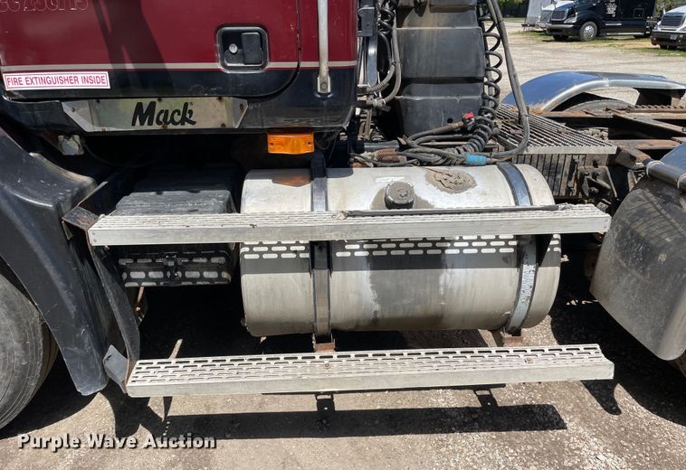 image for item OG9918 1998 Mack  CH613 semi truck