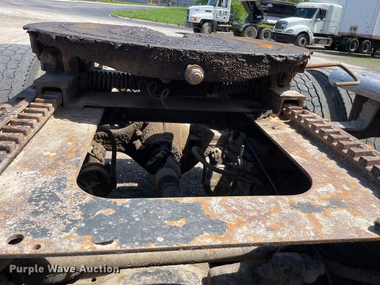 image for item OG9918 1998 Mack  CH613 semi truck