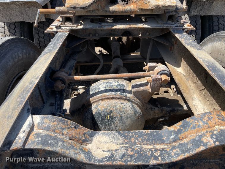 image for item OG9918 1998 Mack  CH613 semi truck