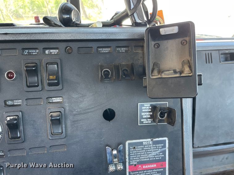 image for item OG9918 1998 Mack  CH613 semi truck