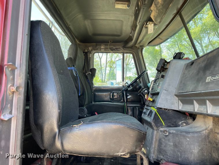 image for item OG9918 1998 Mack  CH613 semi truck