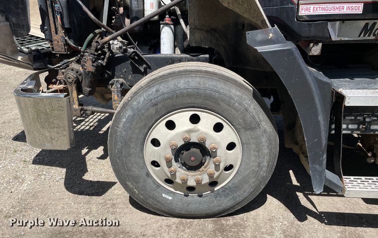 image for item OG9918 1998 Mack  CH613 semi truck