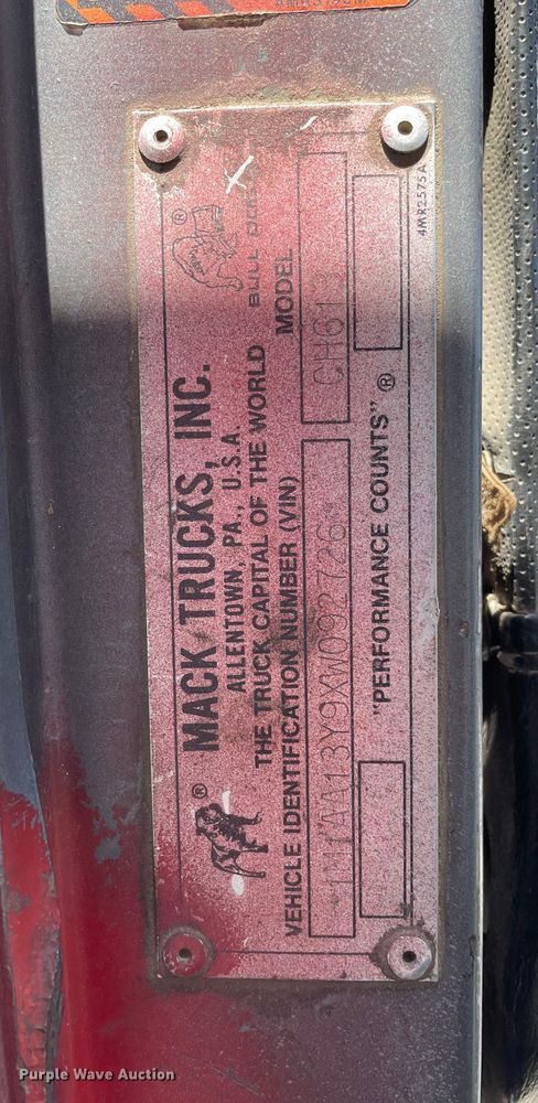 image for item OG9918 1998 Mack  CH613 semi truck