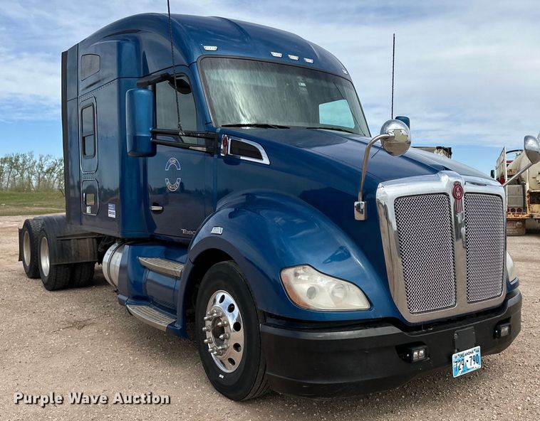 image for item OI9488 2018 Kenworth T680 semi truck