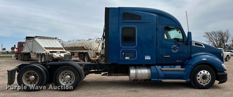 image for item OI9488 2018 Kenworth T680 semi truck