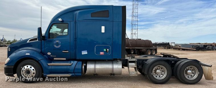 image for item OI9488 2018 Kenworth T680 semi truck