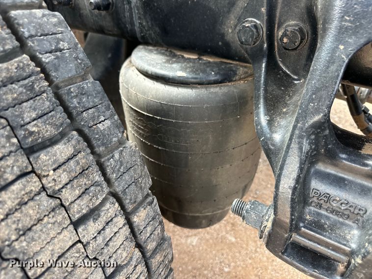 image for item OI9488 2018 Kenworth T680 semi truck