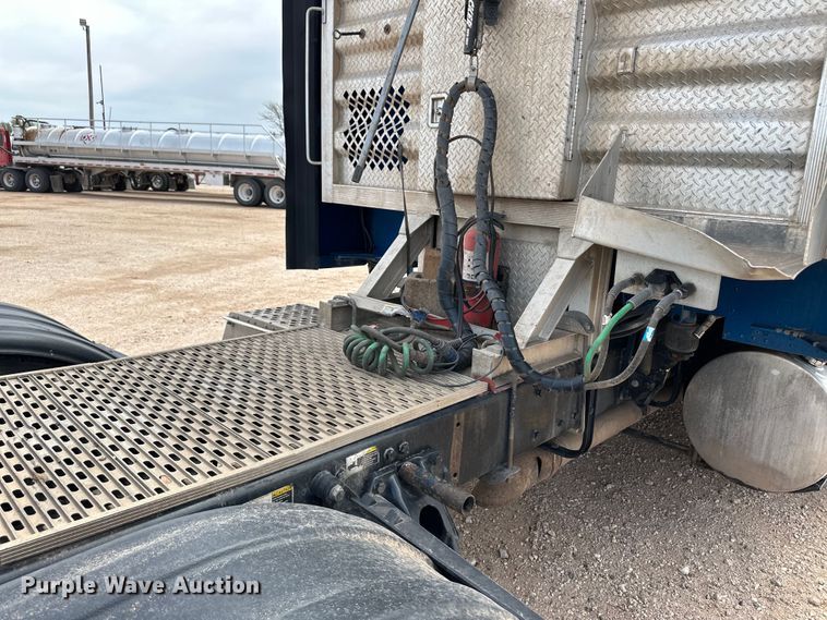 image for item OI9488 2018 Kenworth T680 semi truck