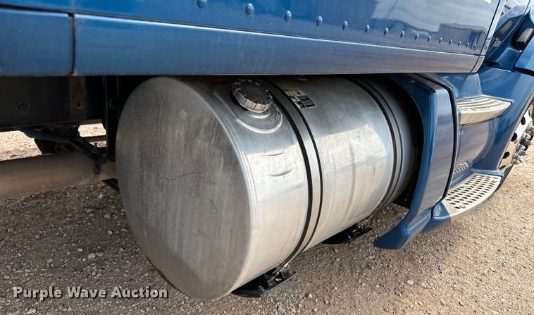 image for item OI9488 2018 Kenworth T680 semi truck