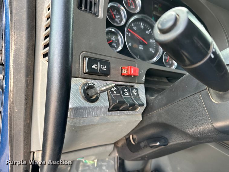 image for item OI9488 2018 Kenworth T680 semi truck