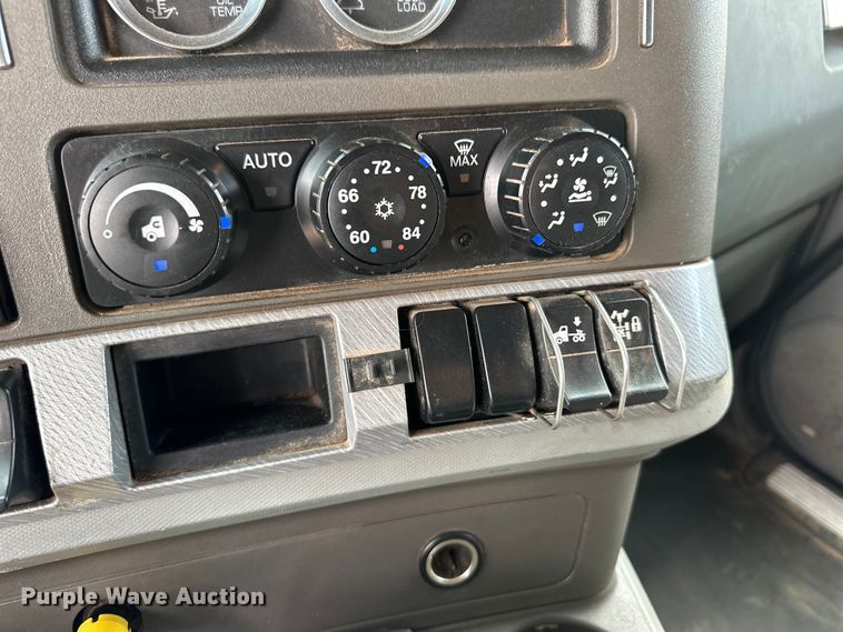 image for item OI9488 2018 Kenworth T680 semi truck