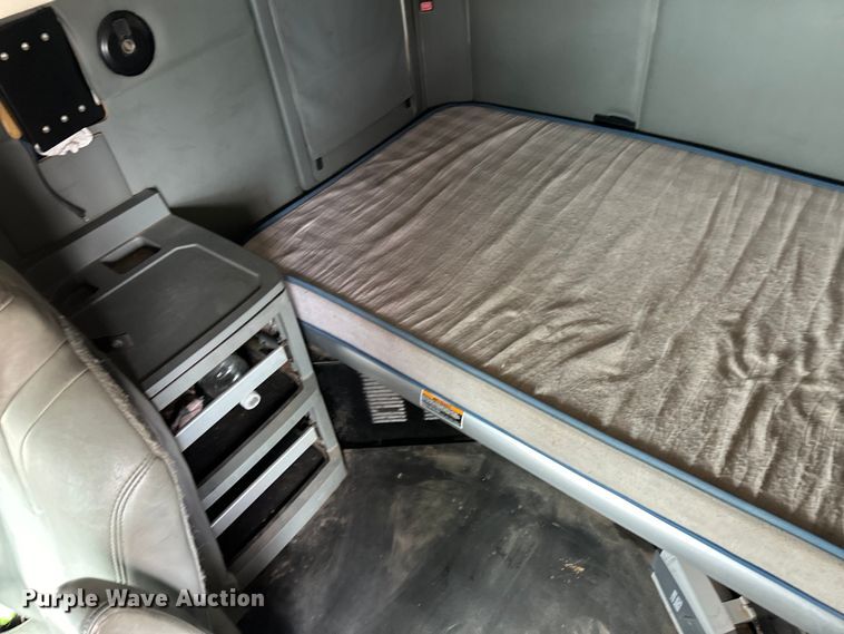 image for item OI9488 2018 Kenworth T680 semi truck