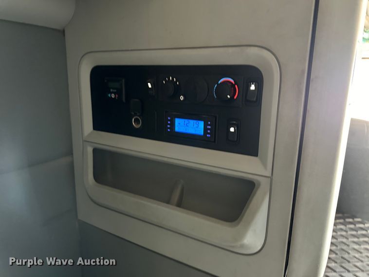 image for item OI9488 2018 Kenworth T680 semi truck