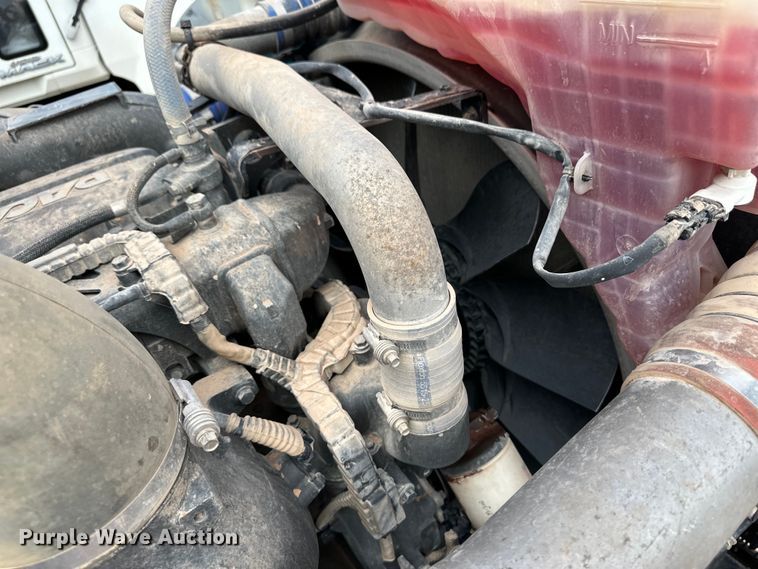 image for item OI9488 2018 Kenworth T680 semi truck