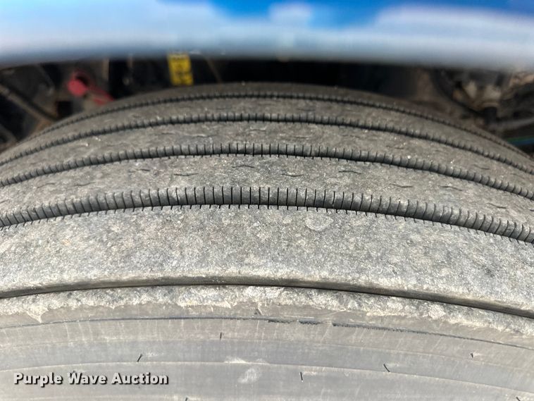 image for item OI9488 2018 Kenworth T680 semi truck