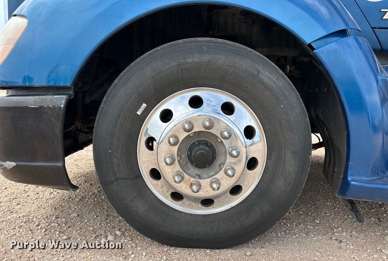 image for item OI9488 2018 Kenworth T680 semi truck