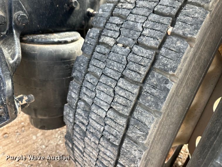 image for item OI9488 2018 Kenworth T680 semi truck