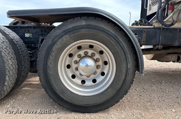 image for item OI9488 2018 Kenworth T680 semi truck