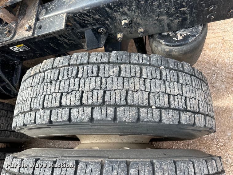 image for item OI9488 2018 Kenworth T680 semi truck