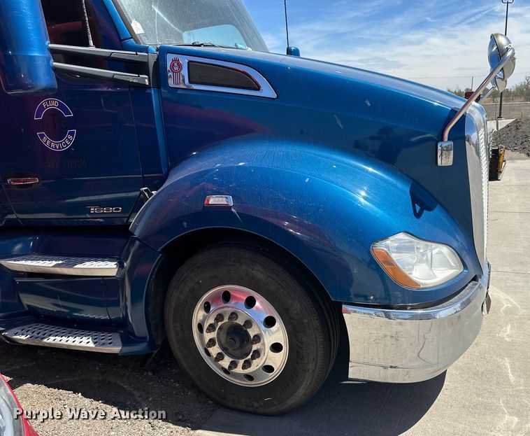 image for item OI9490 2018 Kenworth T680 semi truck
