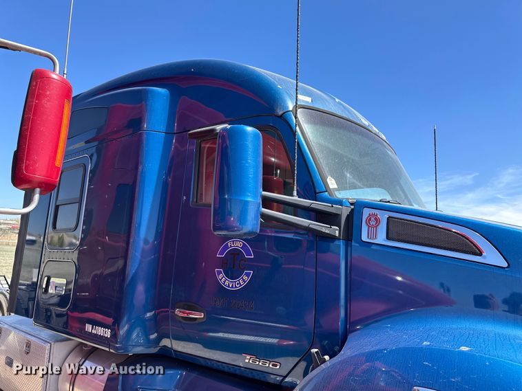 image for item OI9490 2018 Kenworth T680 semi truck