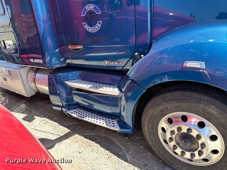 image for item OI9490 2018 Kenworth T680 semi truck