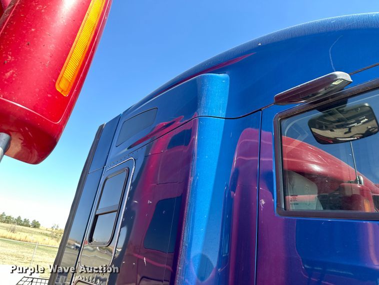image for item OI9490 2018 Kenworth T680 semi truck