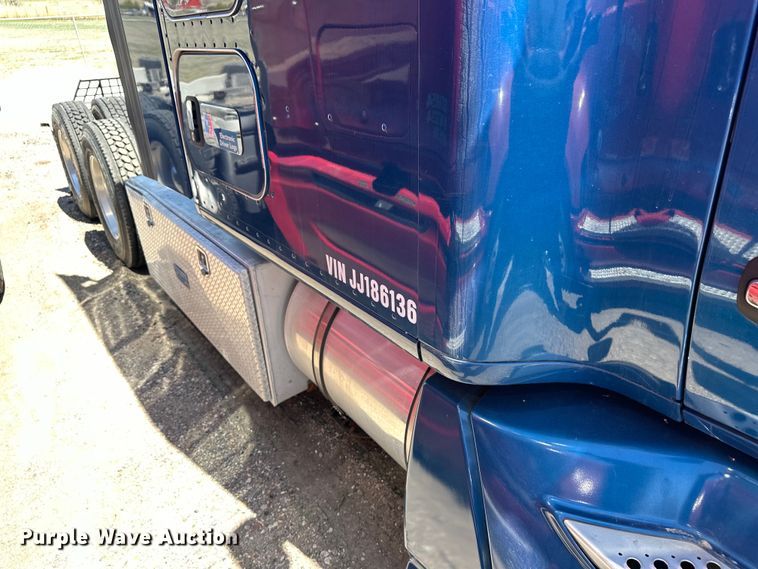 image for item OI9490 2018 Kenworth T680 semi truck