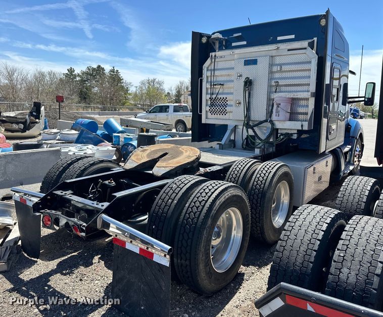 image for item OI9490 2018 Kenworth T680 semi truck