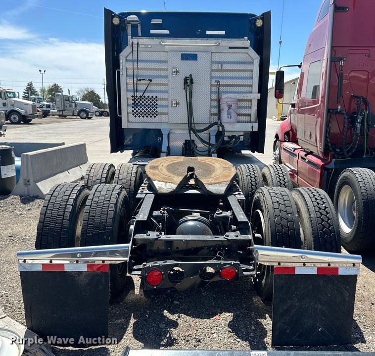 image for item OI9490 2018 Kenworth T680 semi truck